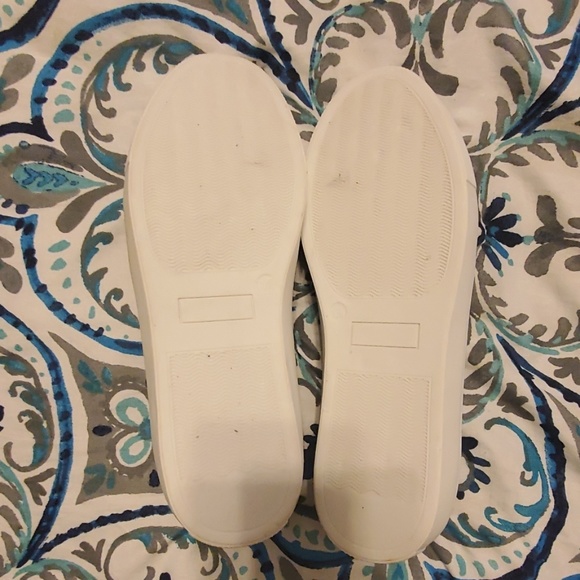 Avenue  crosswalkers - Picture 2 of 3